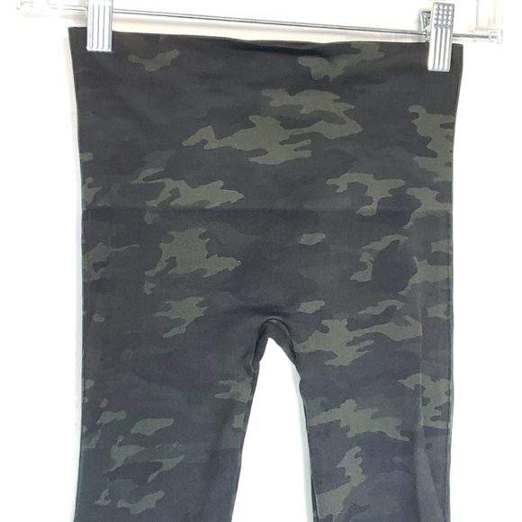 SPANX Look At Me Now Seamless Green Camo Crop Legging XS - Picture 3 of 9
